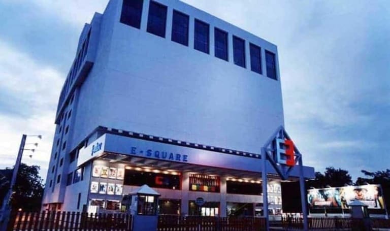 ई-स्क्वायर टॉकीज 7