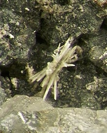 Zhonghuacerite-(Ce)